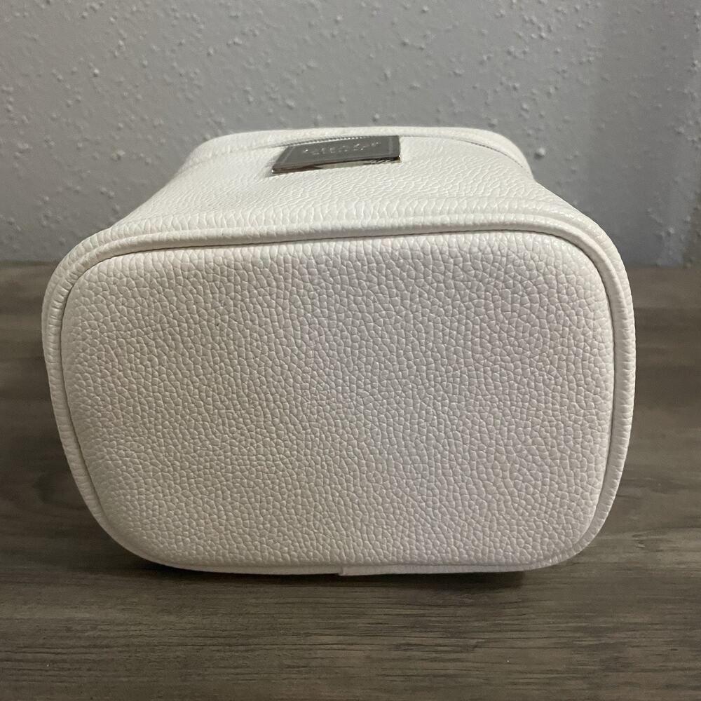 NWOT Obagi Medical White Faux Leather Skincare Bag Zip Top Makeup *NO PRODUCT* - Picture 6 of 6